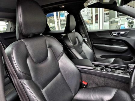 2018-Volvo-XC60-D4-Momentum-Auto-AWD_16