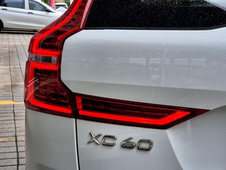 2018-Volvo-XC60-D4-Momentum-Auto-AWD_7