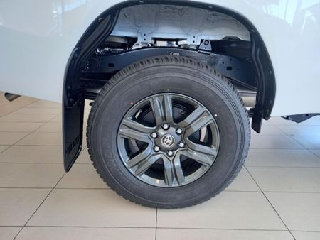 2026-Toyota-Hilux-24-GD-6-Raider-4x4-Auto-Single-Cab_10