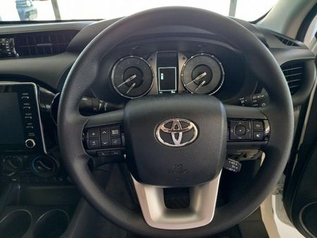 2026-Toyota-Hilux-24-GD-6-Raider-4x4-Auto-Single-Cab_11