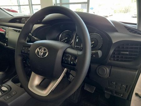 2026-Toyota-Hilux-24-GD-6-Raider-4x4-Auto-Single-Cab_12