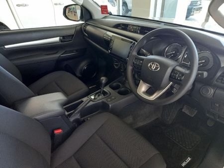 2026-Toyota-Hilux-24-GD-6-Raider-4x4-Auto-Single-Cab_13
