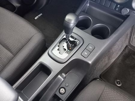 2026-Toyota-Hilux-24-GD-6-Raider-4x4-Auto-Single-Cab_14