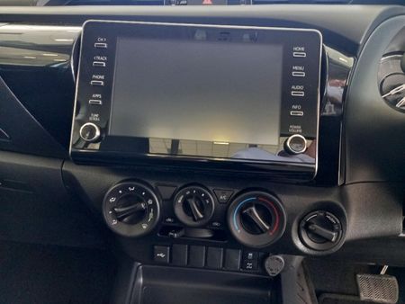 2026-Toyota-Hilux-24-GD-6-Raider-4x4-Auto-Single-Cab_17