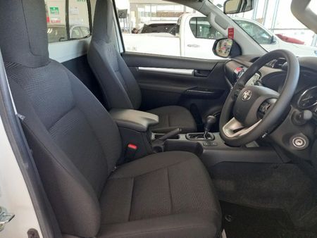 2026-Toyota-Hilux-24-GD-6-Raider-4x4-Auto-Single-Cab_19
