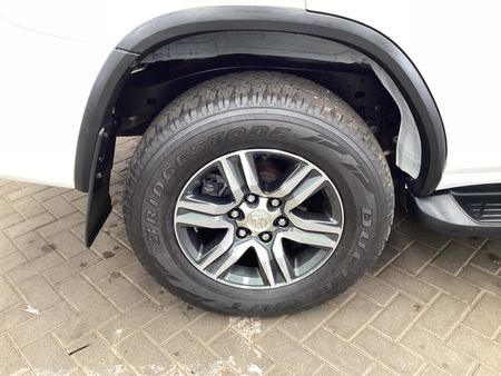 2020-Toyota-Fortuner-24-GD-6-Raised-Body_19