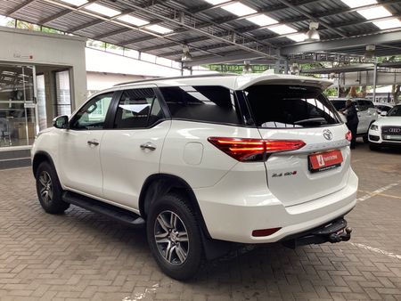 2020-Toyota-Fortuner-24-GD-6-Raised-Body_23