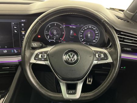 2018-Volkswagen-Touareg-30-TDI-V6-Luxury_11