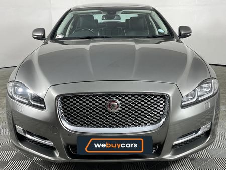 2017-Jaguar-XJ-30-D-Luxury_14