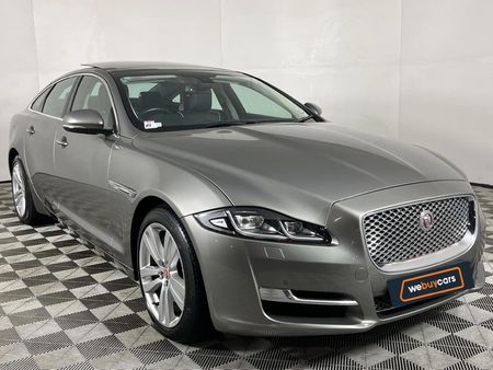 2017-Jaguar-XJ-30-D-Luxury_15