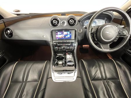 2017-Jaguar-XJ-30-D-Luxury_1
