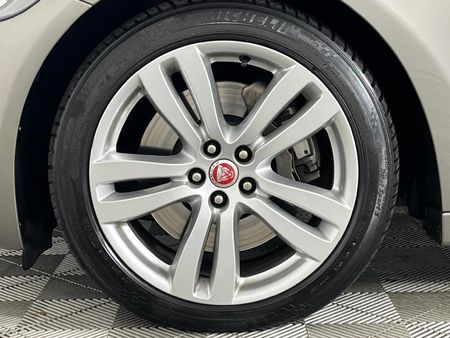 2017-Jaguar-XJ-30-D-Luxury_4