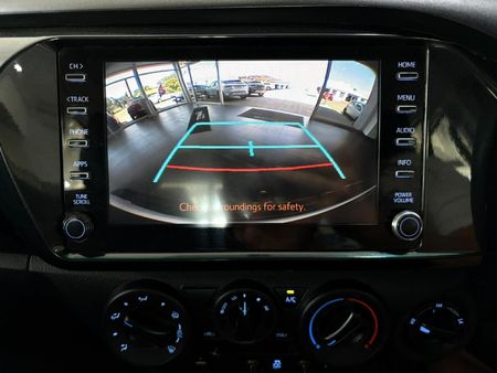 2020-Toyota-Hilux-24-GD-6-SRX-4x4-Double-Cab_5
