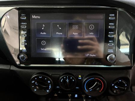 2020-Toyota-Hilux-24-GD-6-SRX-4x4-Double-Cab_6