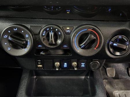 2020-Toyota-Hilux-24-GD-6-SRX-4x4-Double-Cab_7