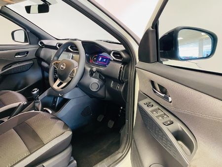 2026-Nissan-Magnite-10-Acenta_6