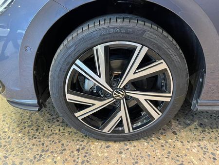 2022-Volkswagen-Polo-10-TSI-R-Line-Auto_9