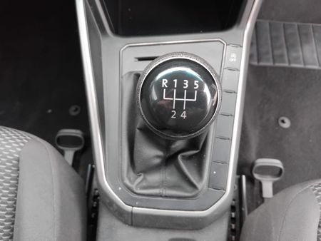 2020-Volkswagen-Polo-10-TSI-Trendline_9