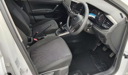 2020-Volkswagen-Polo-10-TSI-Trendline_11