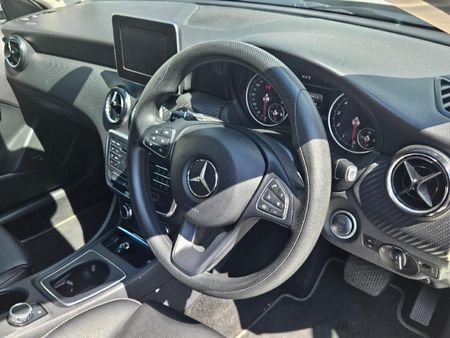 2020-Mercedes-Benz-GLA-200-Auto_5