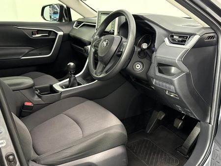 2019-Toyota-RAV4-20-GX_9
