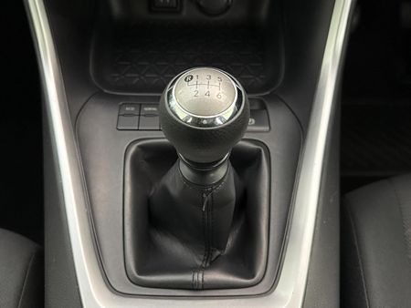 2019-Toyota-RAV4-20-GX_10
