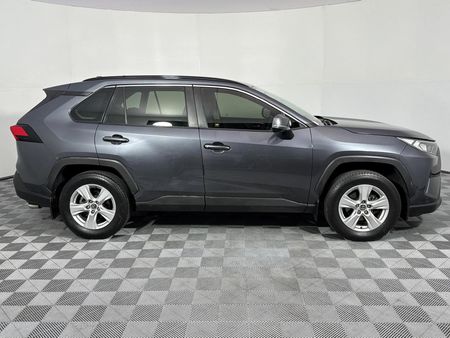 2019-Toyota-RAV4-20-GX_16