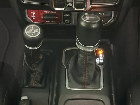 2022-Jeep-Gladiator-Rubicon-36-4x4-Auto-Double-Cab_10