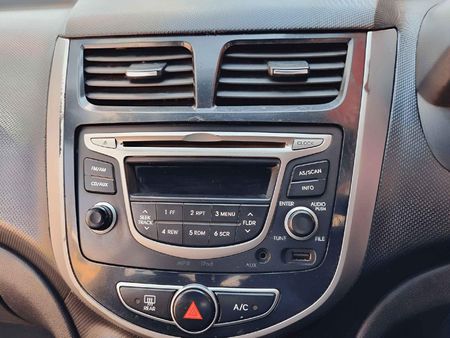 2018-Hyundai-Accent-16-GLS-Fluid_13