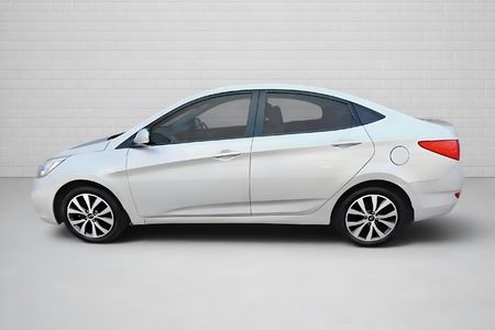 2018-Hyundai-Accent-16-GLS-Fluid_2