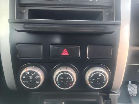 2010-Nissan-X-Trail-25-SE-4x4_11