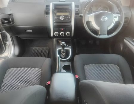 2010-Nissan-X-Trail-25-SE-4x4_7