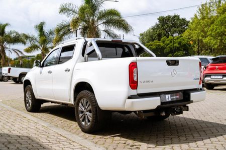 2020-Mercedes-Benz-X-Class-X250d-4x4-Progressive_4