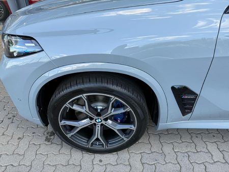 2026-BMW-X5-M60i_9