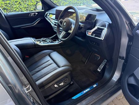 2026-BMW-X5-M60i_13