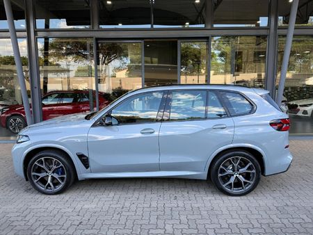 2026-BMW-X5-M60i_1