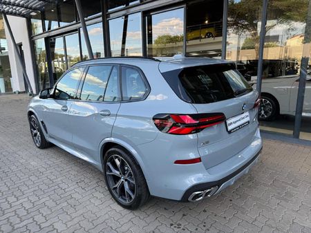 2026-BMW-X5-M60i_5