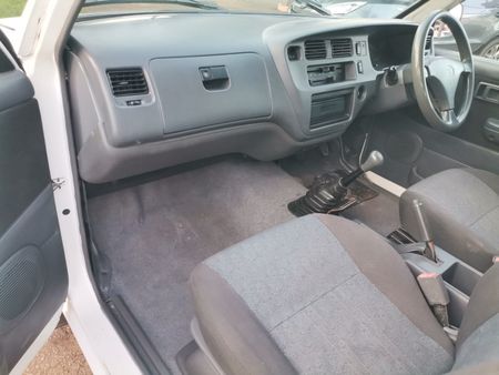 2000-Toyota-Condor-7-SEATER-Condor_8