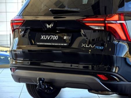 2025-Mahindra-XUV-700-20-AX7L-Auto-7-Seat_9