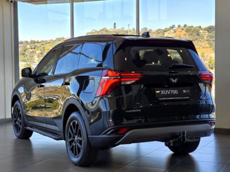 2025-Mahindra-XUV-700-20-AX7L-Auto-7-Seat_12