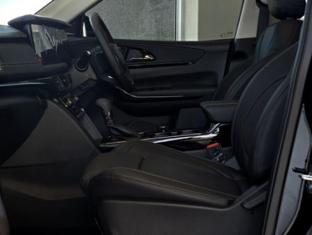 2025-Mahindra-XUV-700-20-AX7L-Auto-7-Seat_14