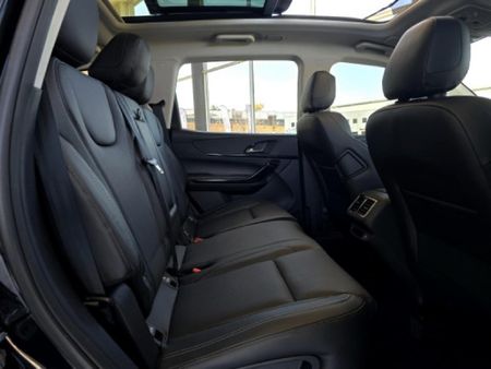 2025-Mahindra-XUV-700-20-AX7L-Auto-7-Seat_15