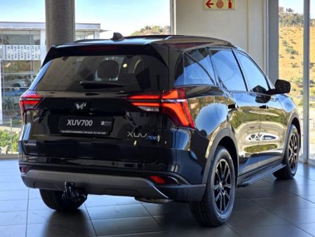 2025-Mahindra-XUV-700-20-AX7L-Auto-7-Seat_17