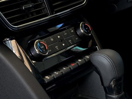 2025-Mahindra-XUV-700-20-AX7L-Auto-7-Seat_19