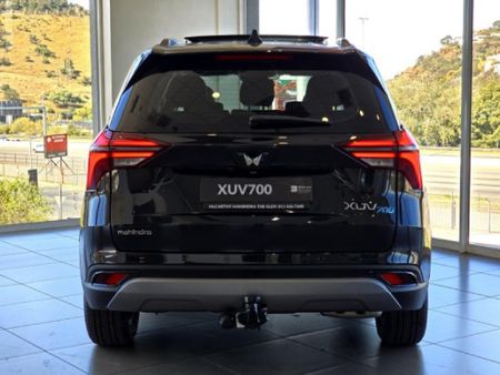 2025-Mahindra-XUV-700-20-AX7L-Auto-7-Seat_3