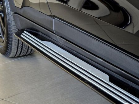 2025-Mahindra-XUV-700-20-AX7L-Auto-7-Seat_5