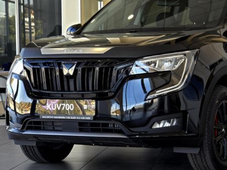 2025-Mahindra-XUV-700-20-AX7L-Auto-7-Seat_7