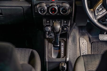 2021-Suzuki-Jimny-15-GLX-Auto_11