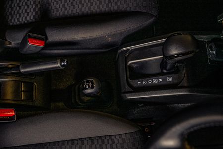 2021-Suzuki-Jimny-15-GLX-Auto_15