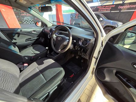 2018-Toyota-Etios-Cross-15-XS-5-dr_10